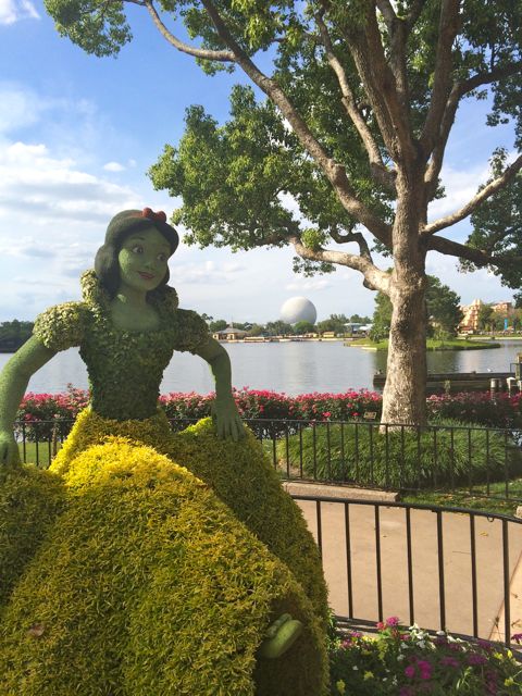 I'm not a Snow White fan, but come on, isn't this pretty?