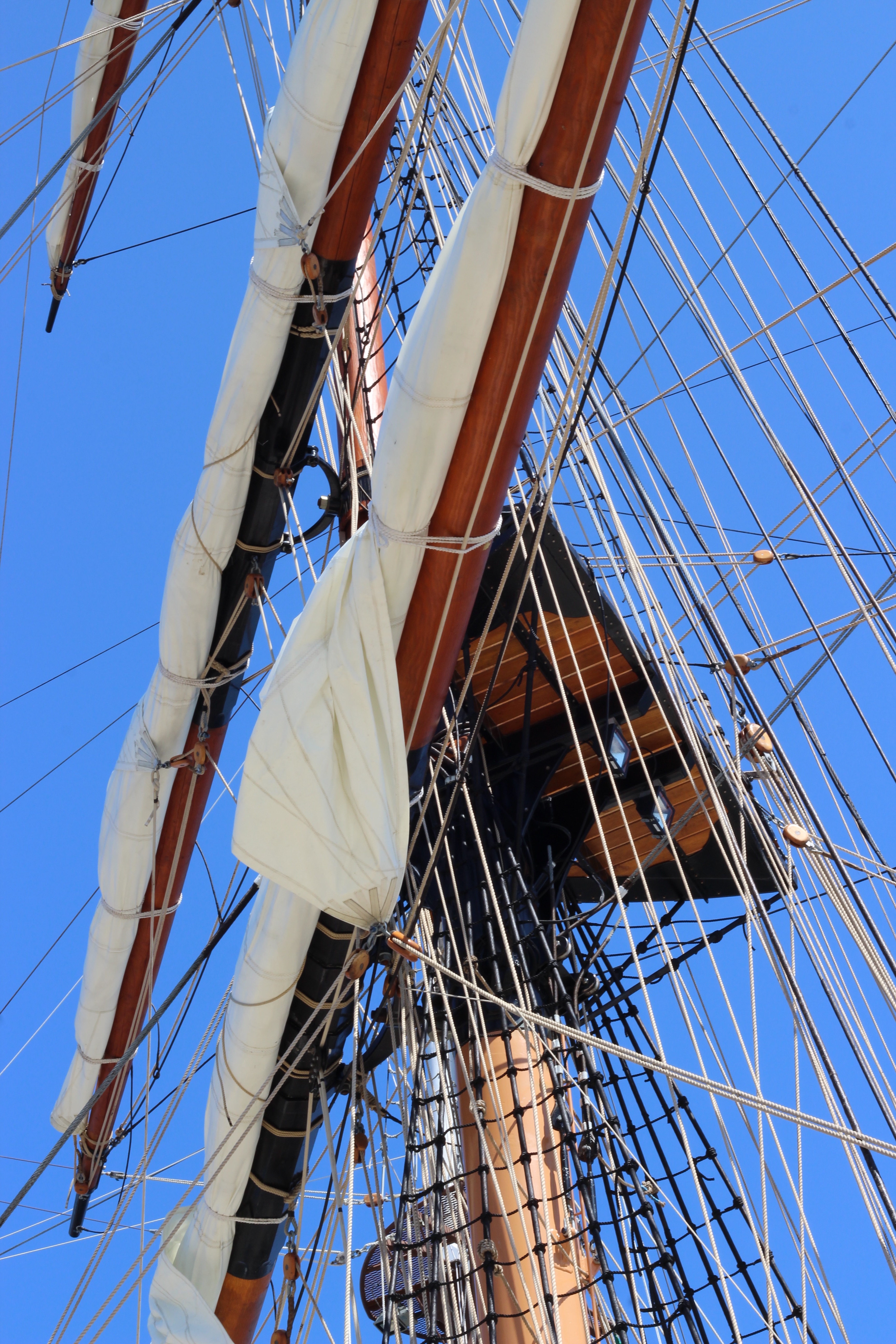 Sailing ship mast